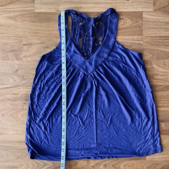 EXPRESS crotchet detail tank top - Picture 2 of 6